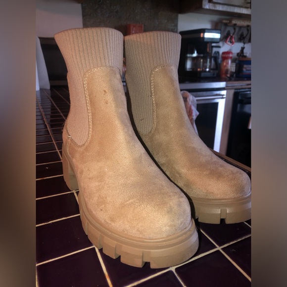🐶CHUNKY BOOTS - Picture 1 of 8